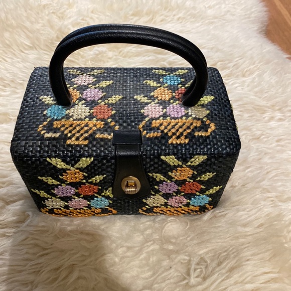 Vintage Handbags - Vintage Colorful Woven Hard Cased Rectangular Bag OS Gold Clasp